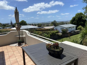 Close motorway, free breakfast, Fabulous views, selfcontained, Auckland